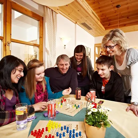 فندق Jugend- Und Venedigerhof 3*