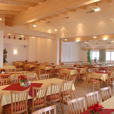 Jugend- Und Venedigerhof Hotel