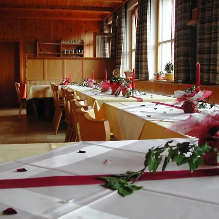 Jugend- Und Venedigerhof Hotel