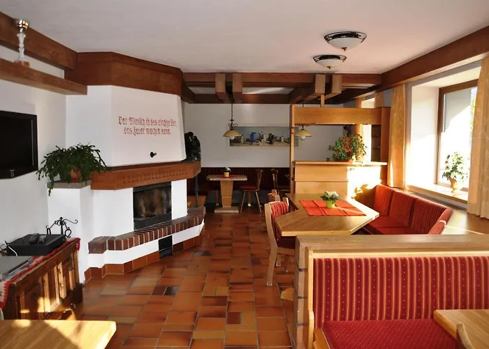 吉恩德法米乐恩维迪吉尔豪弗酒店 Neukirchen am Großvenediger