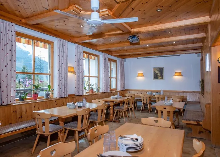 吉恩德法米乐恩维迪吉尔豪弗酒店 酒店 Neukirchen am Großvenediger