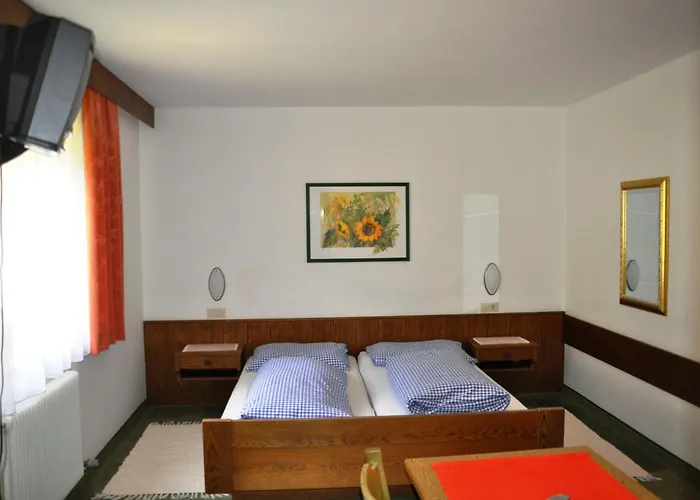 吉恩德法米乐恩维迪吉尔豪弗酒店 酒店 Neukirchen am Großvenediger