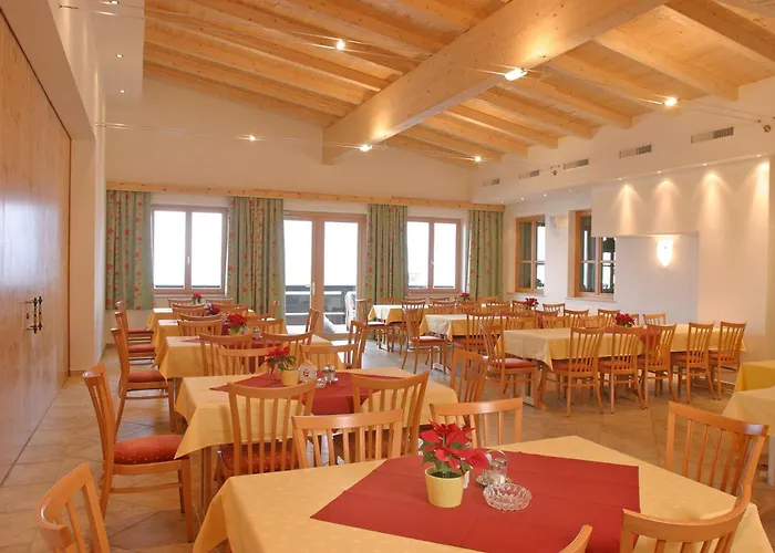 吉恩德法米乐恩维迪吉尔豪弗酒店 Neukirchen am Großvenediger